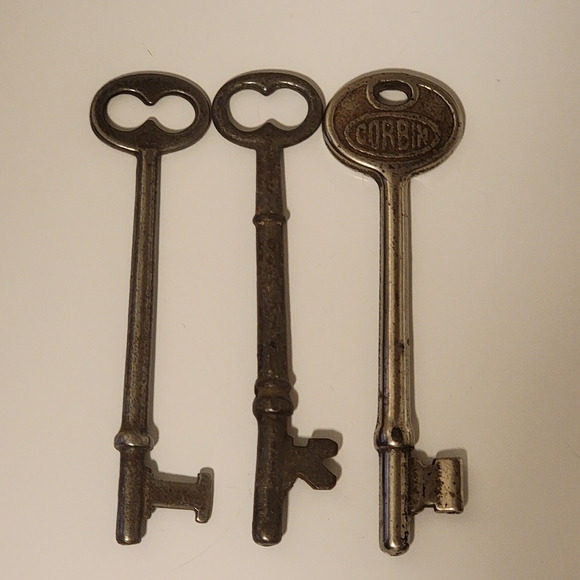 Vintage Lot Of 14 Old Antique Skeleton Keys 13 Solid Barrel / 1 Hollow - 6 Sizes - Picture 14 of 16